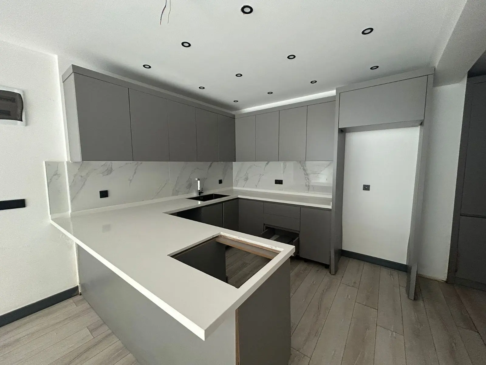 Fitted kitchen